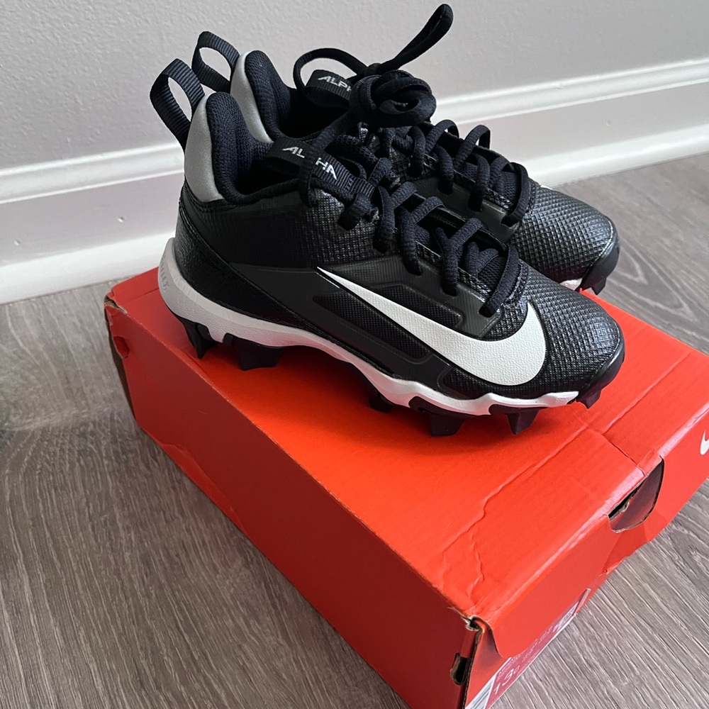 Nike Alpha Menace 4 Shark cleats